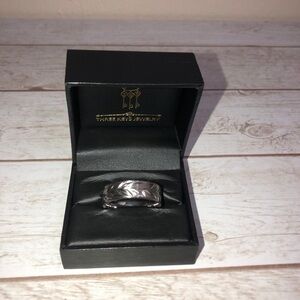 NIB THREE KEYS JEWELRY Engraved Leaves Band Ring